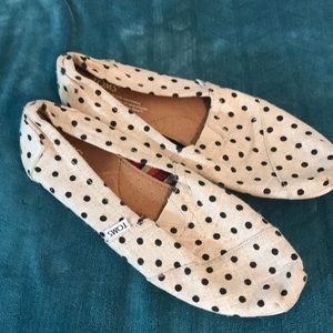 Women’s polka dot Toms